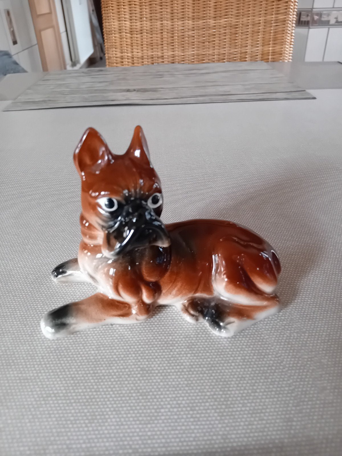 Chien en porcelaine 145 grammes, Antiquités & Art, Enlèvement ou Envoi
