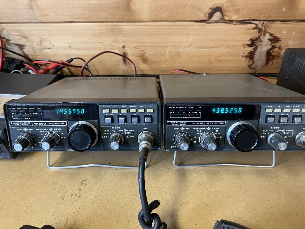 VHF FT-480R en de UHF  FT-780R., Enlèvement ou Envoi, Utilisé, Émetteur et Récepteur
