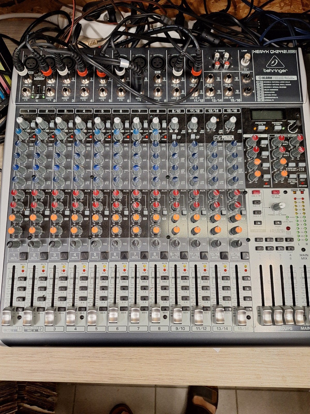 behringer Xenyx QX2442 USB mengpaneel, Muziek en Instrumenten, Ophalen, Zo goed als nieuw, 20 kanalen of meer, Microfooningang