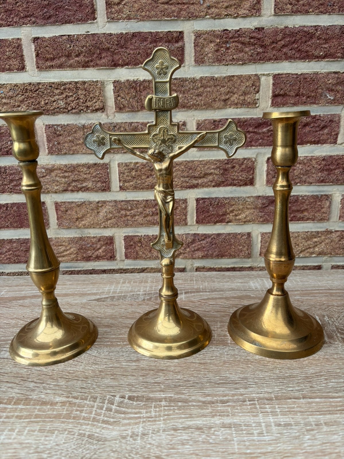 2  koper kandelaars met kruisje, Ophalen