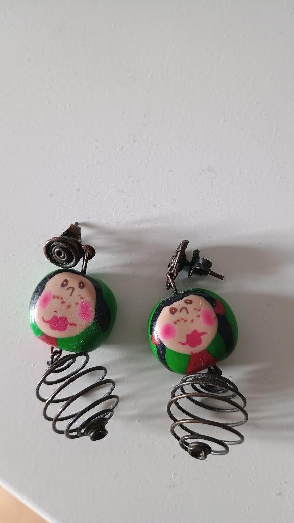 Bijoux fantaisie de créatrice française., Enlèvement