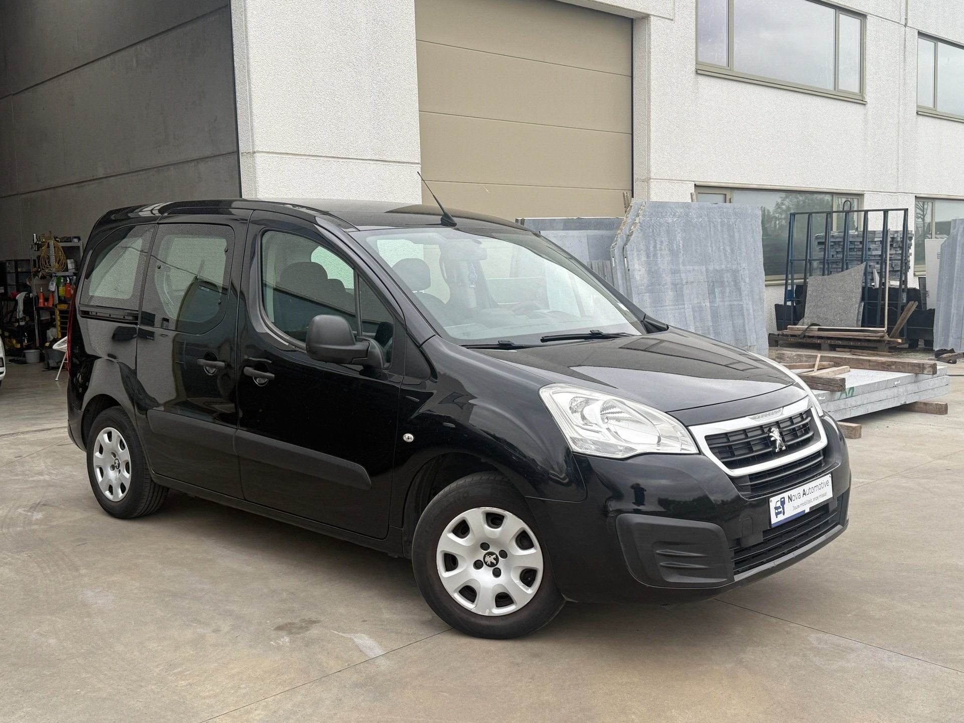 Peugeot Partner, 2017, Navi, Airco, Parksens + 12M Garantie, Auto's, Voorwielaandrijving, Gebruikt, Zwart, Bedrijf