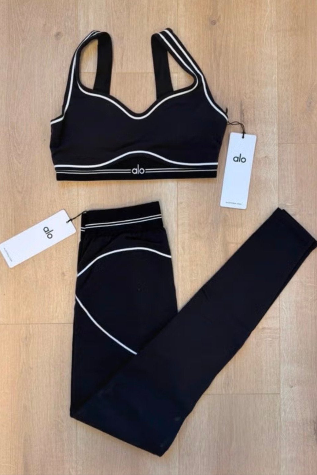 Nouveau set Alo Airbrush Heart Throb noir pour le yoga et le, Vêtements | Femmes, Vêtements de sport, Neuf, Taille 36 (S), Alo
