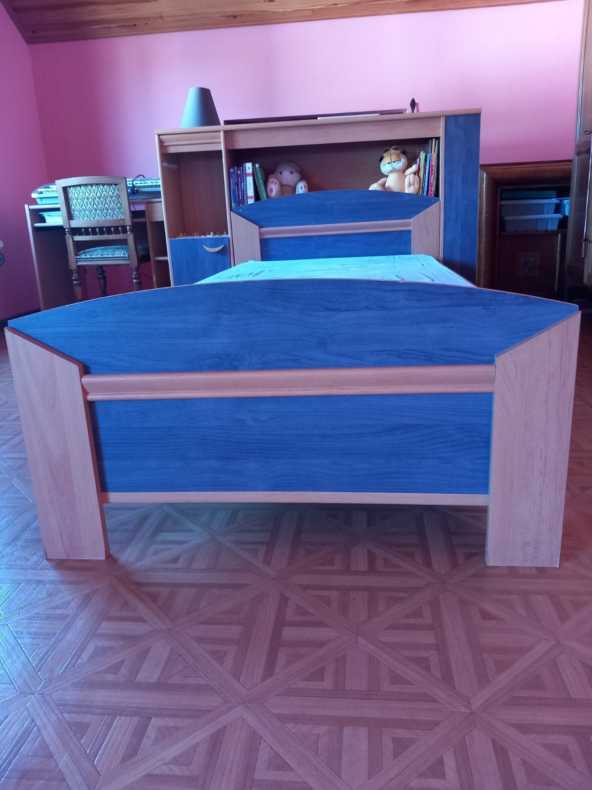 lit une personne bleu et beige avec sommier réglable, Maison & Meubles, Chambre à coucher | Chambres à coucher complètes, Enlèvement