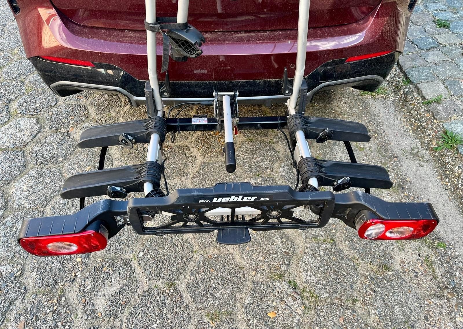 Uebler X21 fietsendrager (2) tot 30 kg, Auto diversen, Ophalen, Gebruikt, Brede banden, 2 fietsen