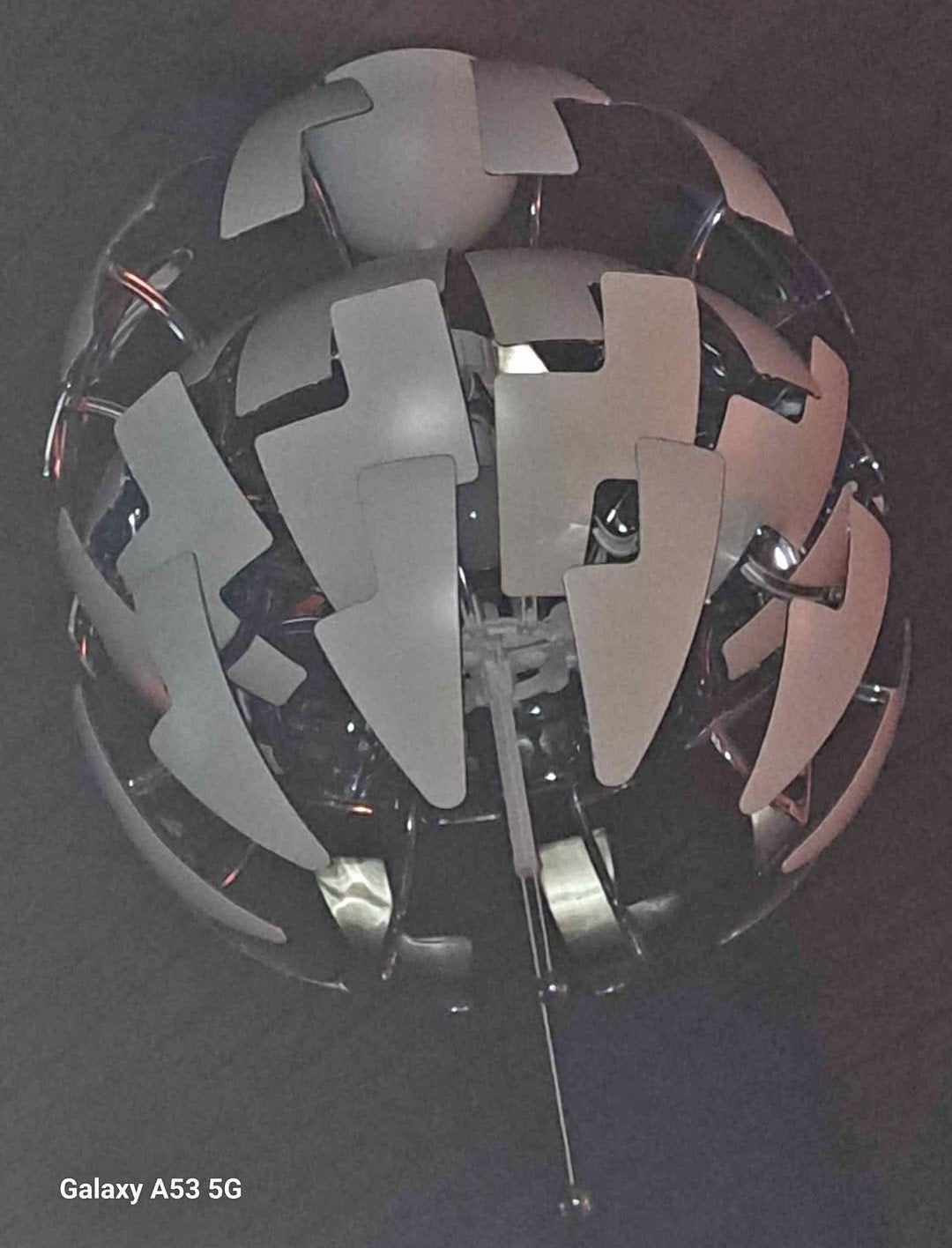 Lustres Globes 2 pièces en parfait état comme neuf..