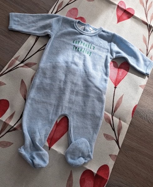 Blauw pakje - currently trending - 50, Enfants & Bébés, Vêtements de bébé | Taille 50, Enlèvement ou Envoi, Comme neuf, Garçon ou Fille