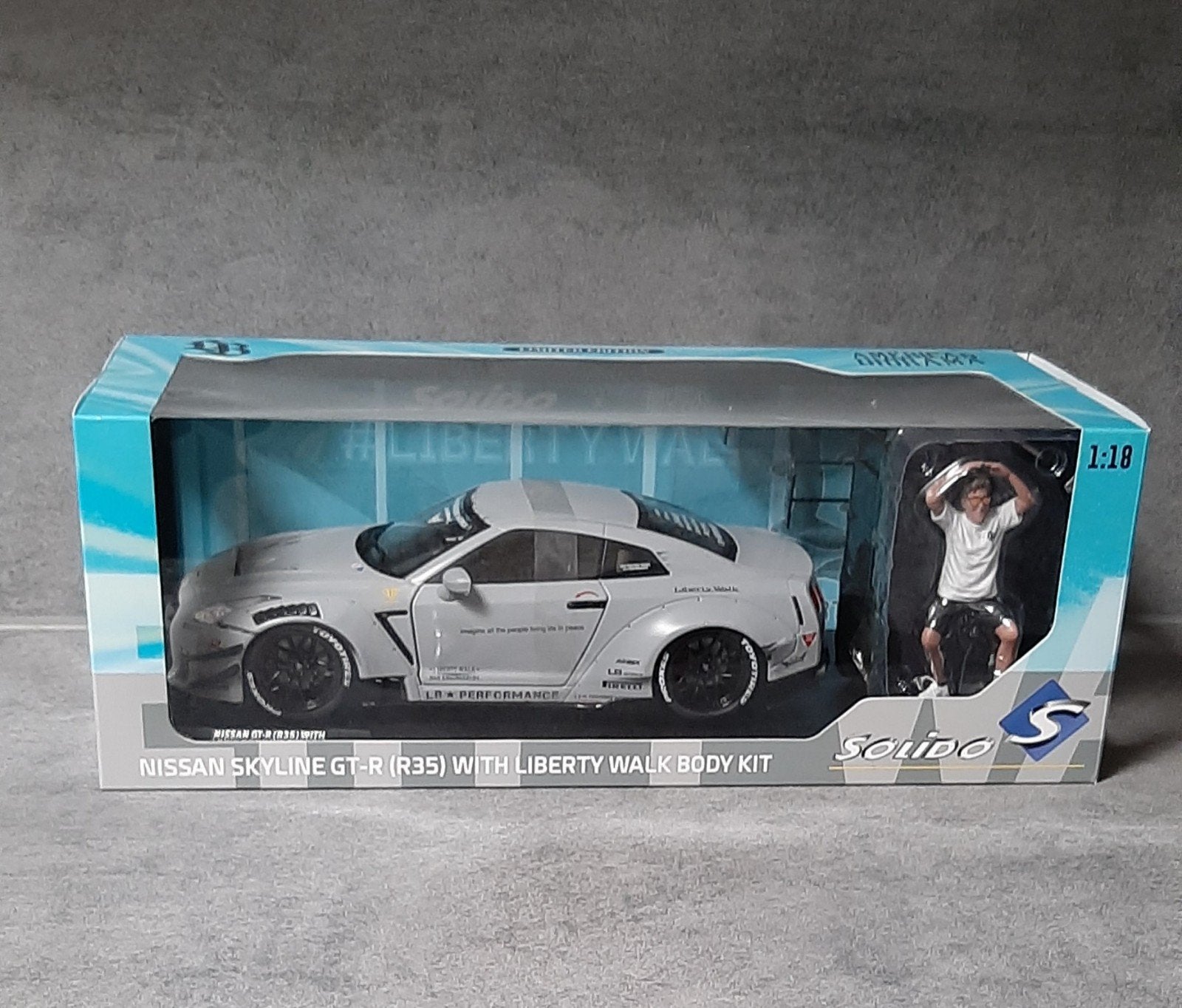 1:18/Nissan GT-R(R35)LBWK Body Kit 2.0/+figuur/NIEUW, Ophalen of Verzenden, Nieuw, Auto, Solido