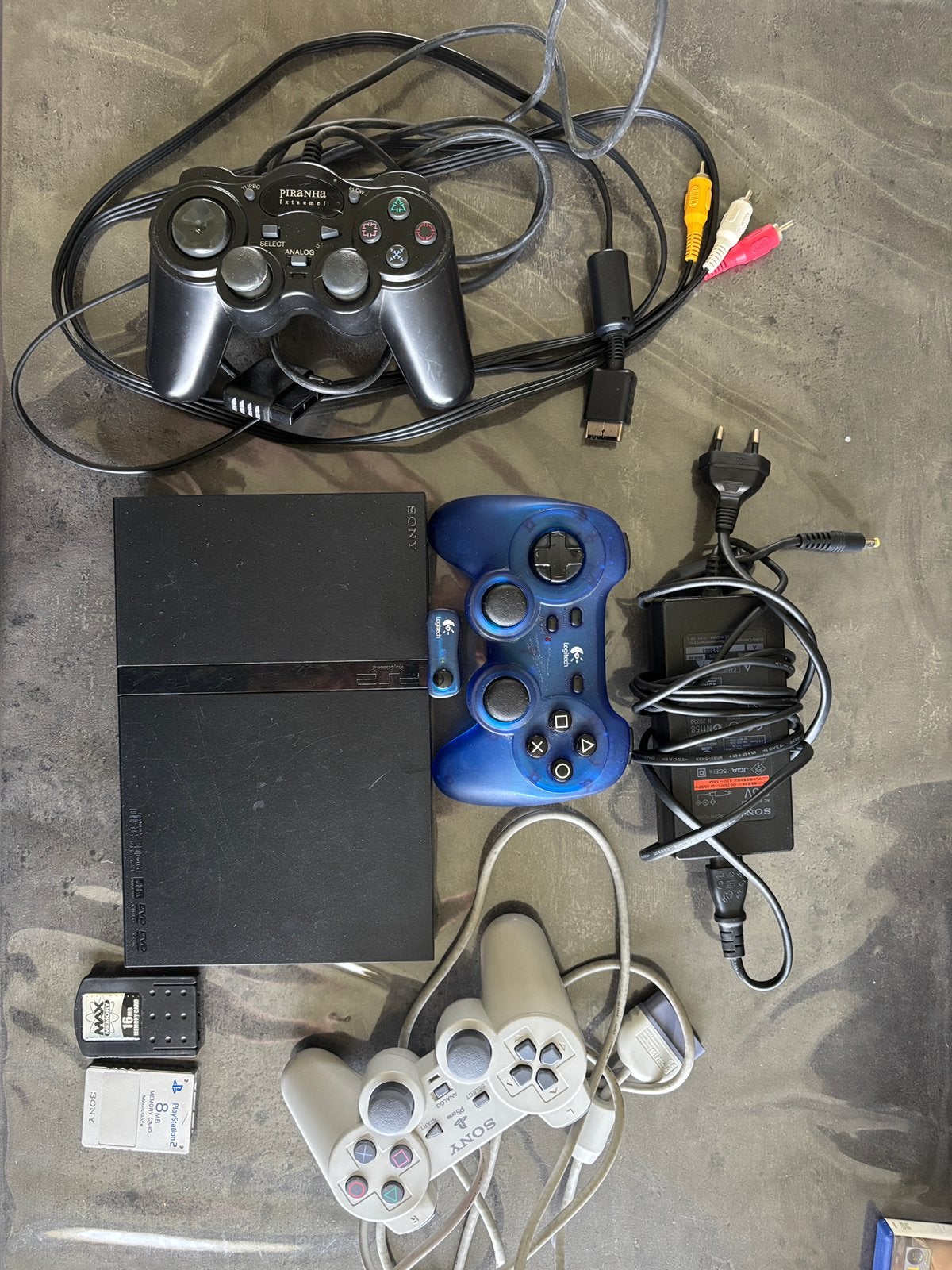 Playstation 2 + games, Games en Spelcomputers, Spelcomputers | Sony PlayStation 2, Ophalen, Gebruikt, Zwart, Met games