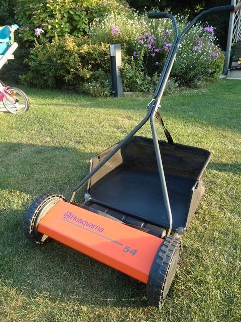 TONDEUSE JARDIN A MAIN HUSQVARNA + Bac de ramassage, Tondeuses à gazon manuelles, Comme neuf, 40 à 49 cm, Enlèvement