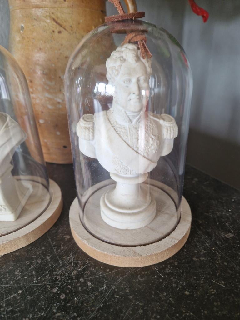 Beeldje sevre+stolp 18cm koning L.PH.frans €25, Ophalen