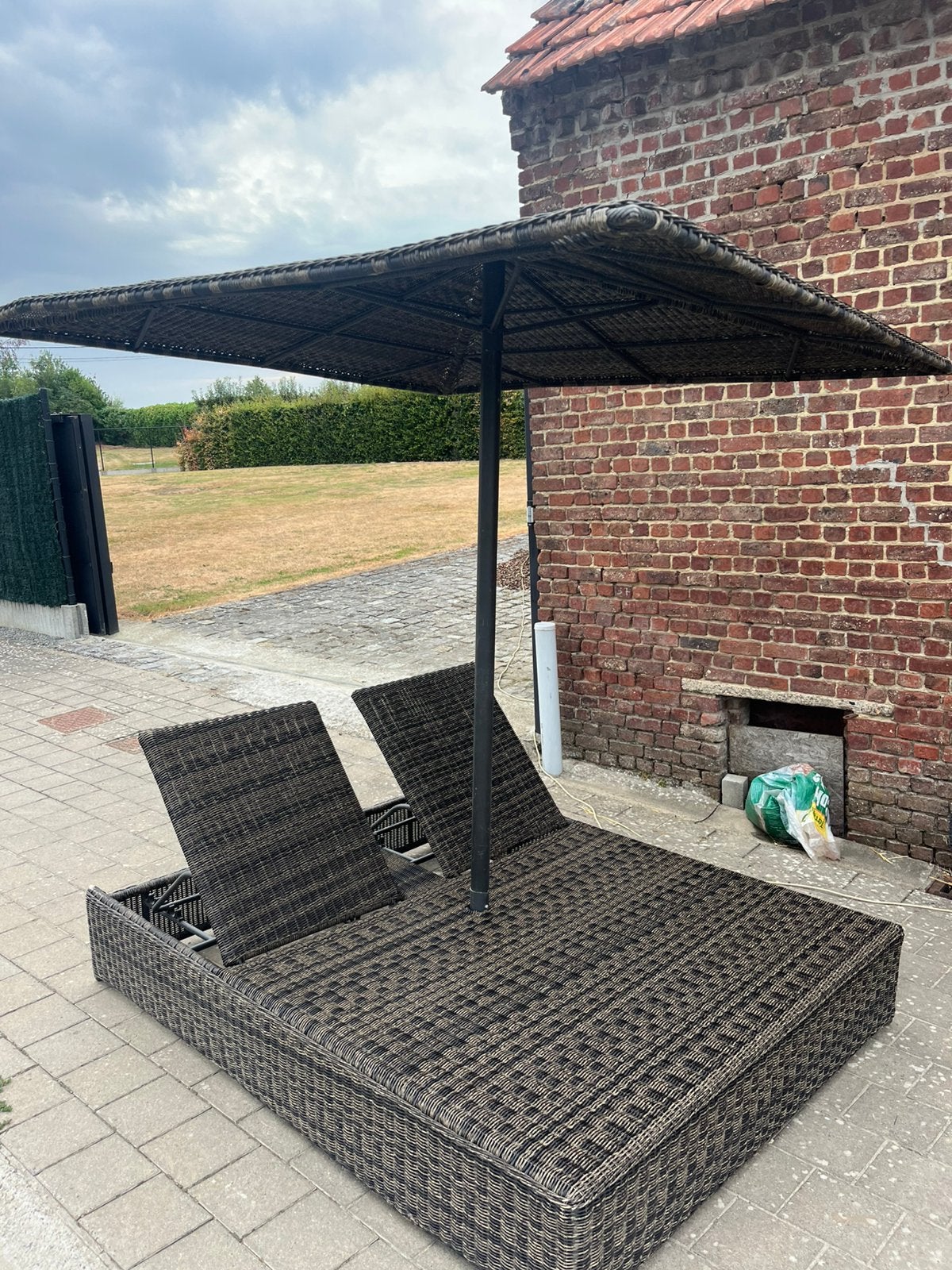 Dubbel ligbed met parasol en kussens, Enlèvement, Comme neuf
