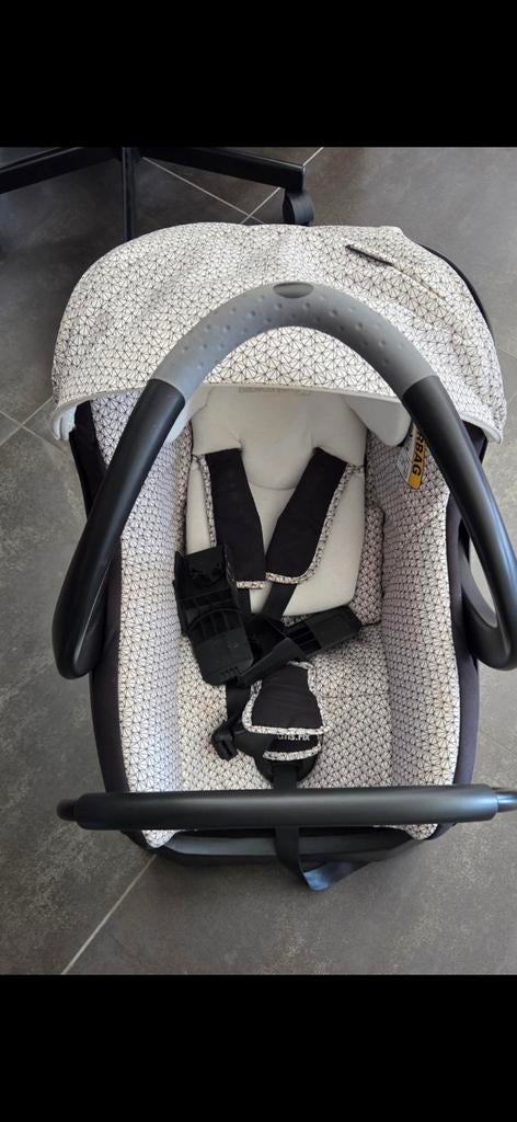 Siège auto cosy Bébé Confort avec base, Enlèvement