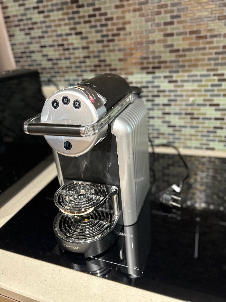 Nespresso Zenius Pro + 50 capsules Leggero – Bon état, Electroménager, Machine à espresso, Réservoir d'eau amovible, Dosettes et capsules de café