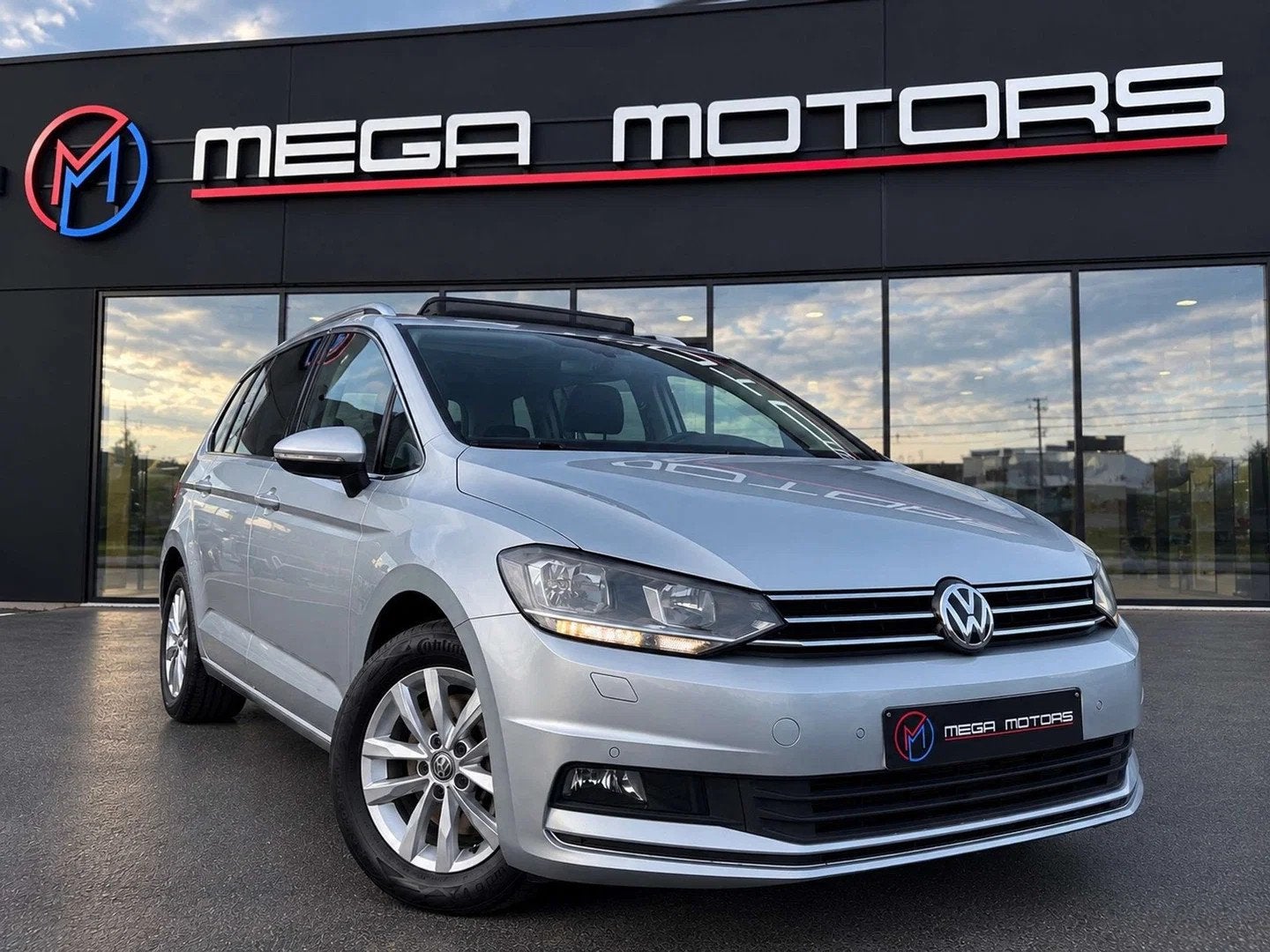 Volkswagen Touran 1.6 TDi 116CV HiGHLiNE" DiSTRONiC PANO CAR, Gebruikt, 4 cilinders, 116 pk, Leder