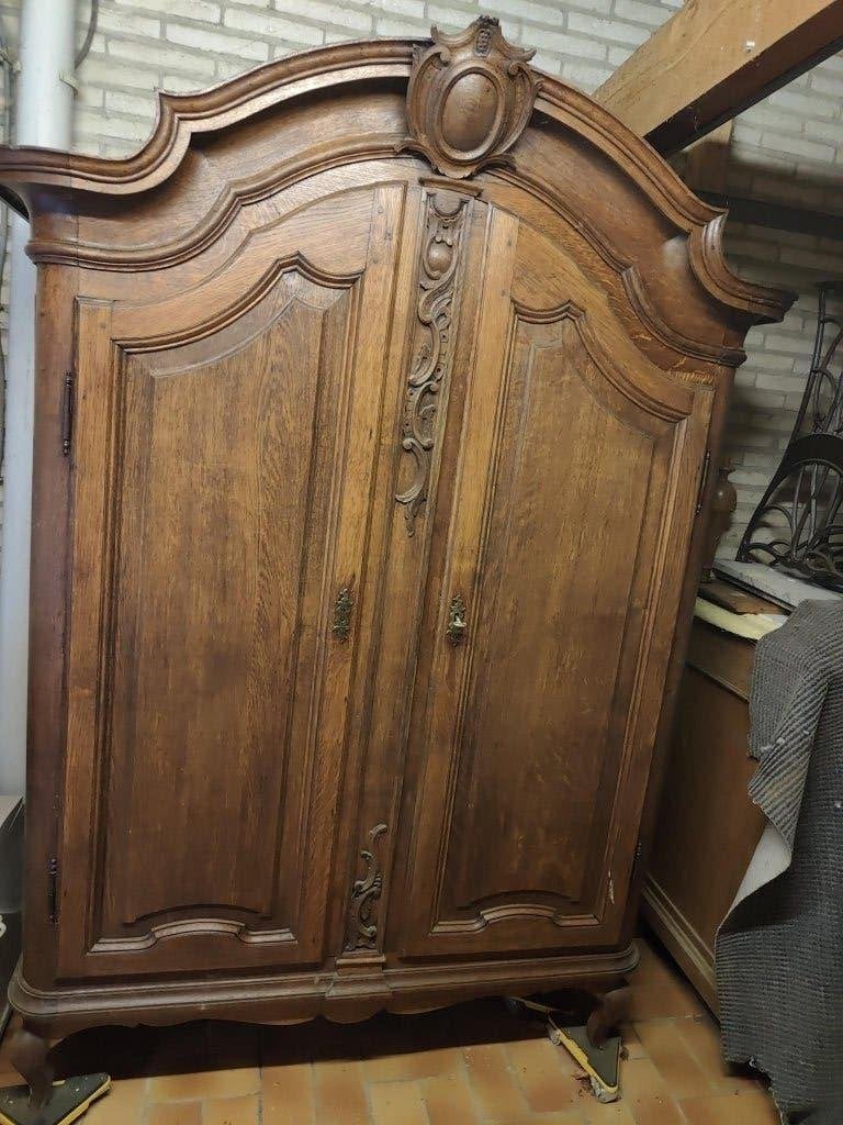 Antieke eiken tweedelige kast met rijk gesneden ornamenten, Ophalen, Met plank(en), Gebruikt, 100 tot 150 cm