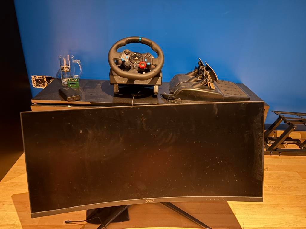 Logitech stuur+pedalen en gaming monitor msi, Ophalen, Zo goed als nieuw, Simulatie, Online