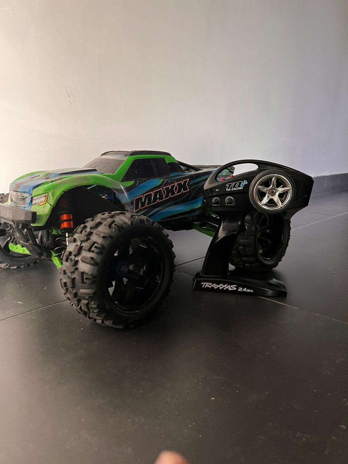 Traxxas maxx, Hobby & Loisirs créatifs, Échelle 1:10, Voiture off road, Enlèvement, Utilisé