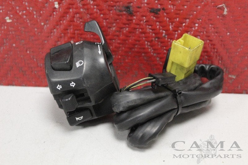 COMMUTATEUR GAUCHE GSX R 750 1996-1999 SRAD (GSXR750), Dhr. S. di Majo, Utilisé, Info@cama-motorparts.nl, P.J. Troelstraweg 8 8
3144 CX  MAASSLUIS, NL