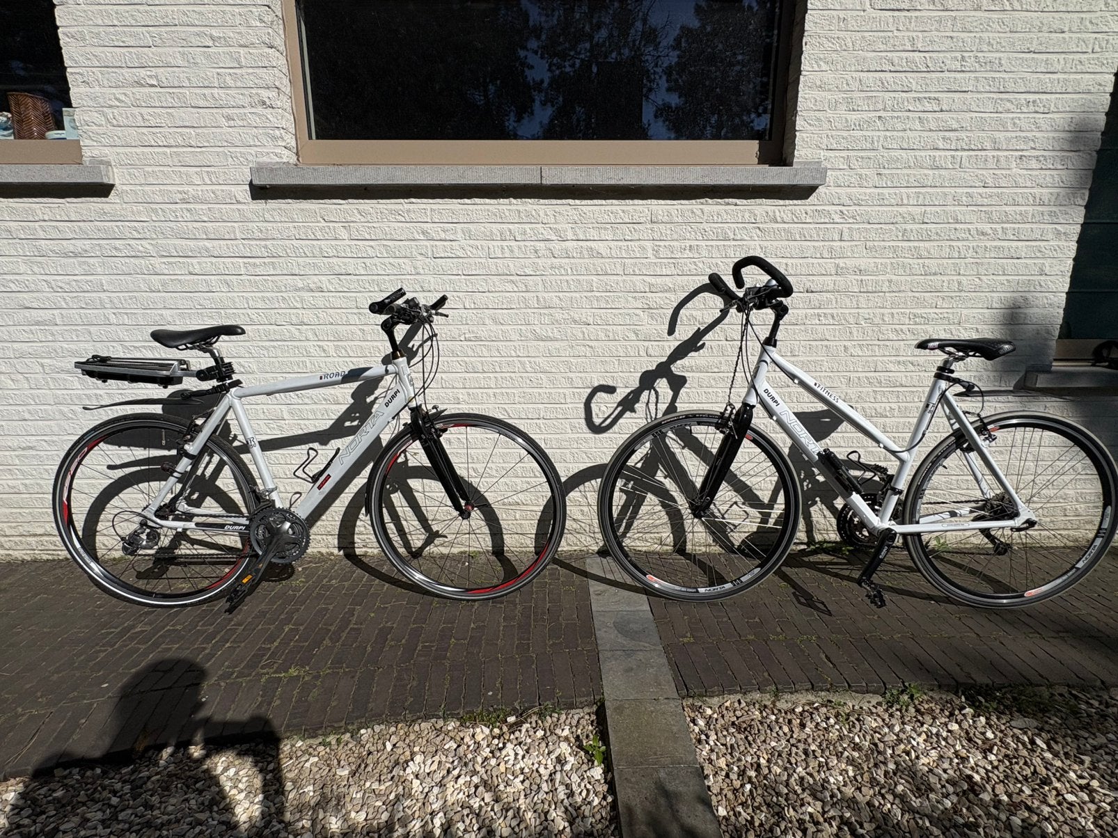 Mooie mannen- en vrouwen sportfiets, Ophalen, Zo goed als nieuw
