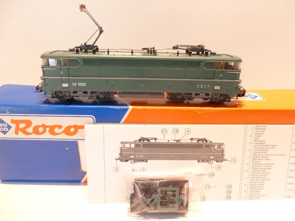 TRAINS HO, Enlèvement ou Envoi, Comme neuf, Roco, Courant continu