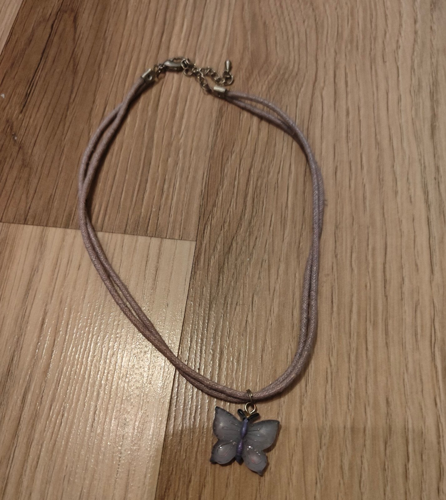 Ketting voor kinderen met vlinderhangertje, Handtassen en Accessoires, Kettingen, Ophalen of Verzenden, Gebruikt, Paars, Met hanger