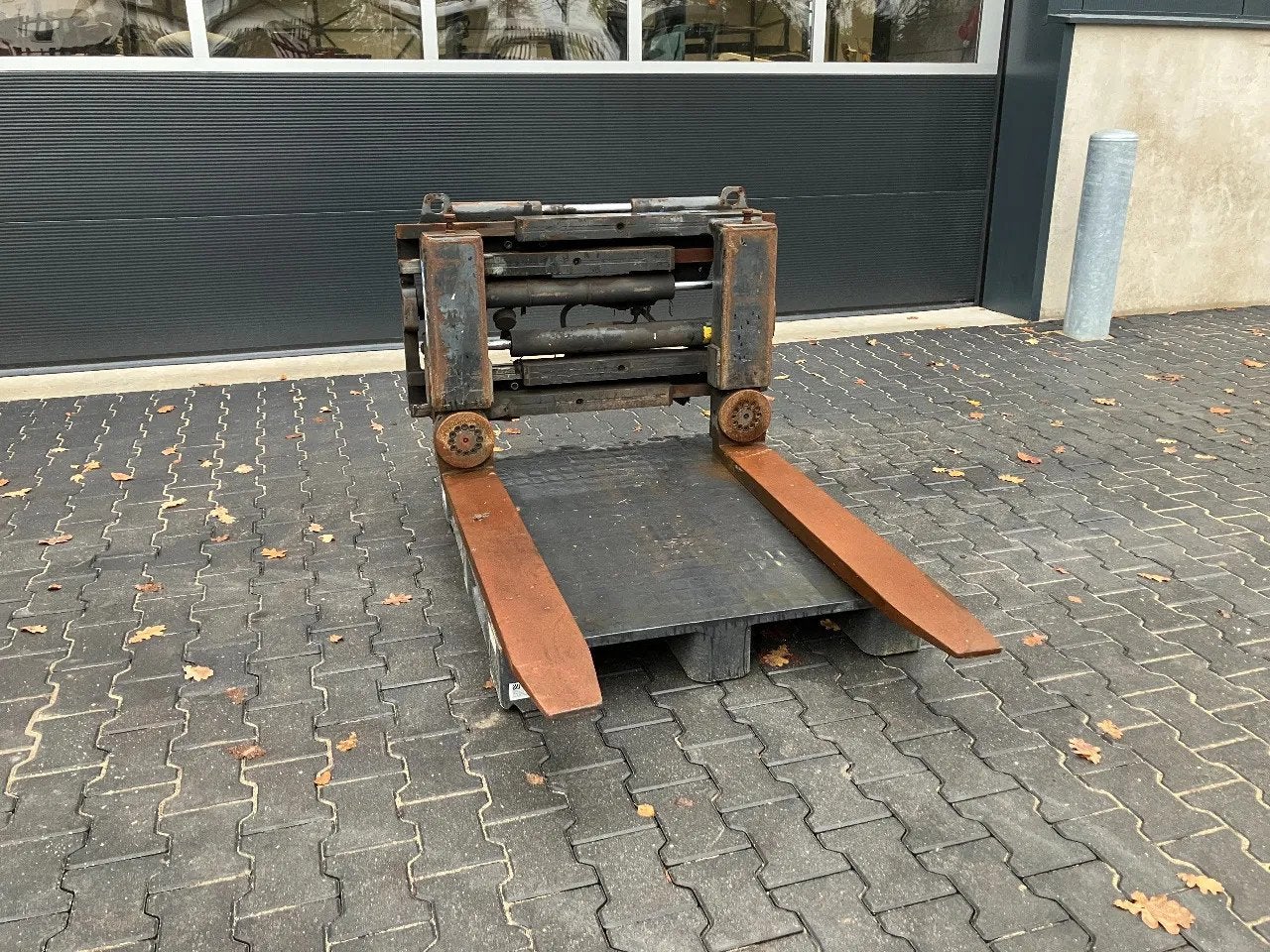 Kaup 2T411D vorkenspreider, Zakelijke goederen