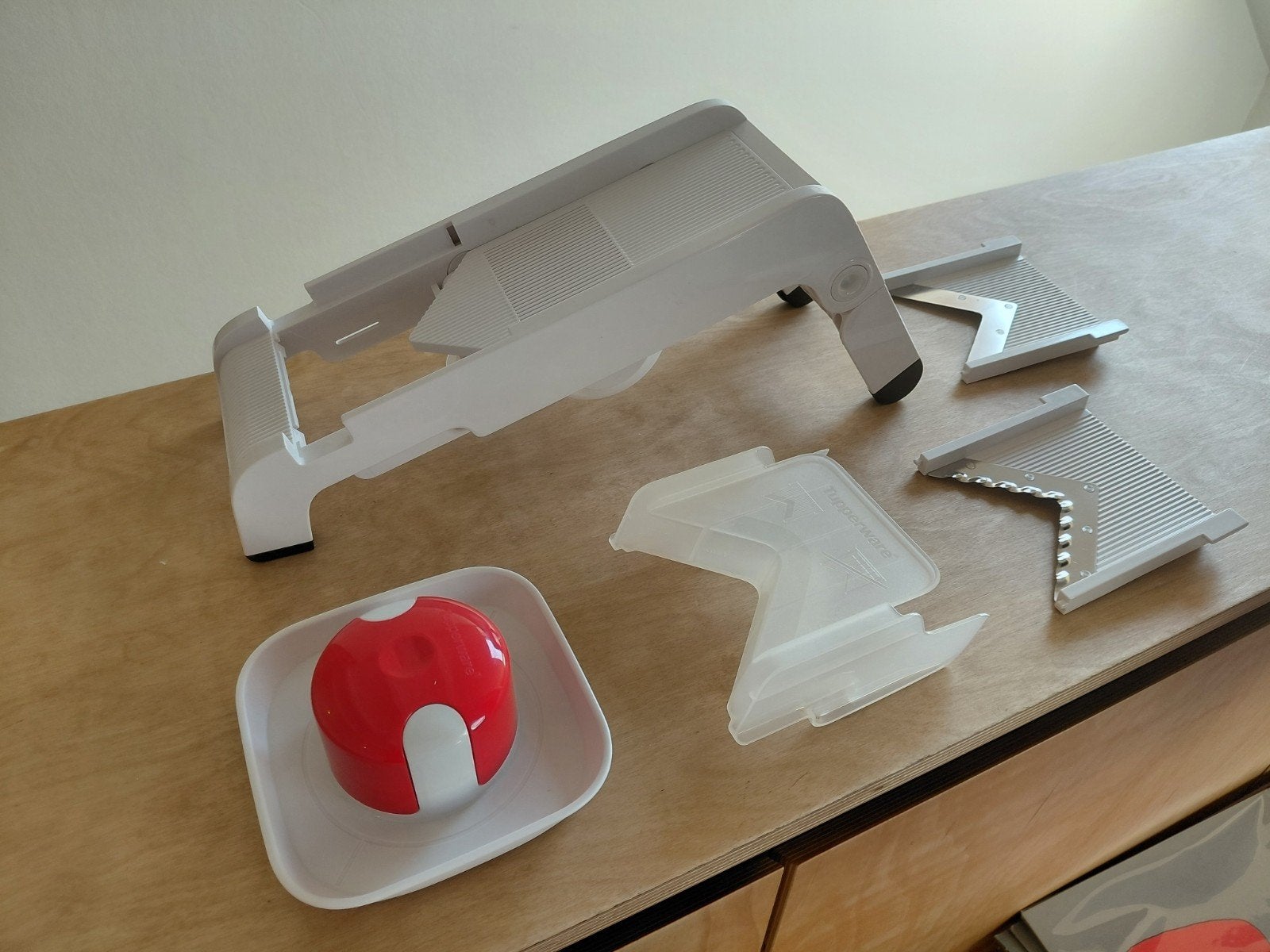 Trancheuse à mandoline Tupperware et coupe-légumes, Enlèvement