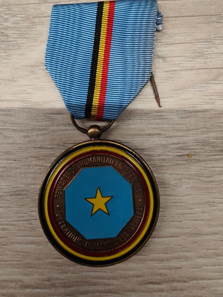 Médaille commémorative pour opérations humanitaires armées, Collections, Enlèvement ou Envoi