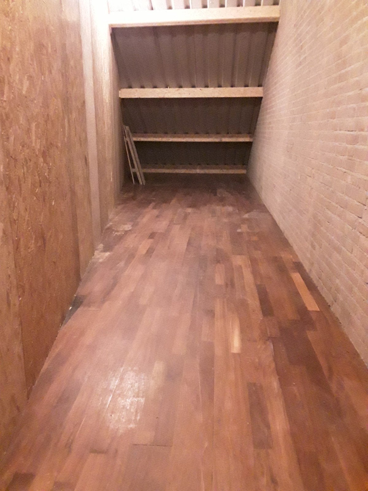 Opslagruimte op 1e verdieping in Budel, Ophalen