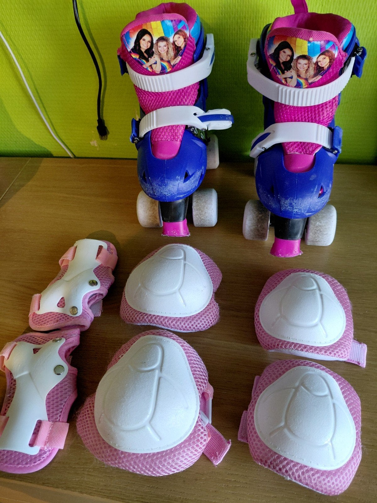 1 paar K3 plus protection 30/33 skates, Kinderen, Ophalen of Verzenden, Verstelbaar, Gebruikt