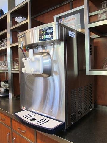 Recherché : machine à crème glacée molle, Enlèvement, Utilisé