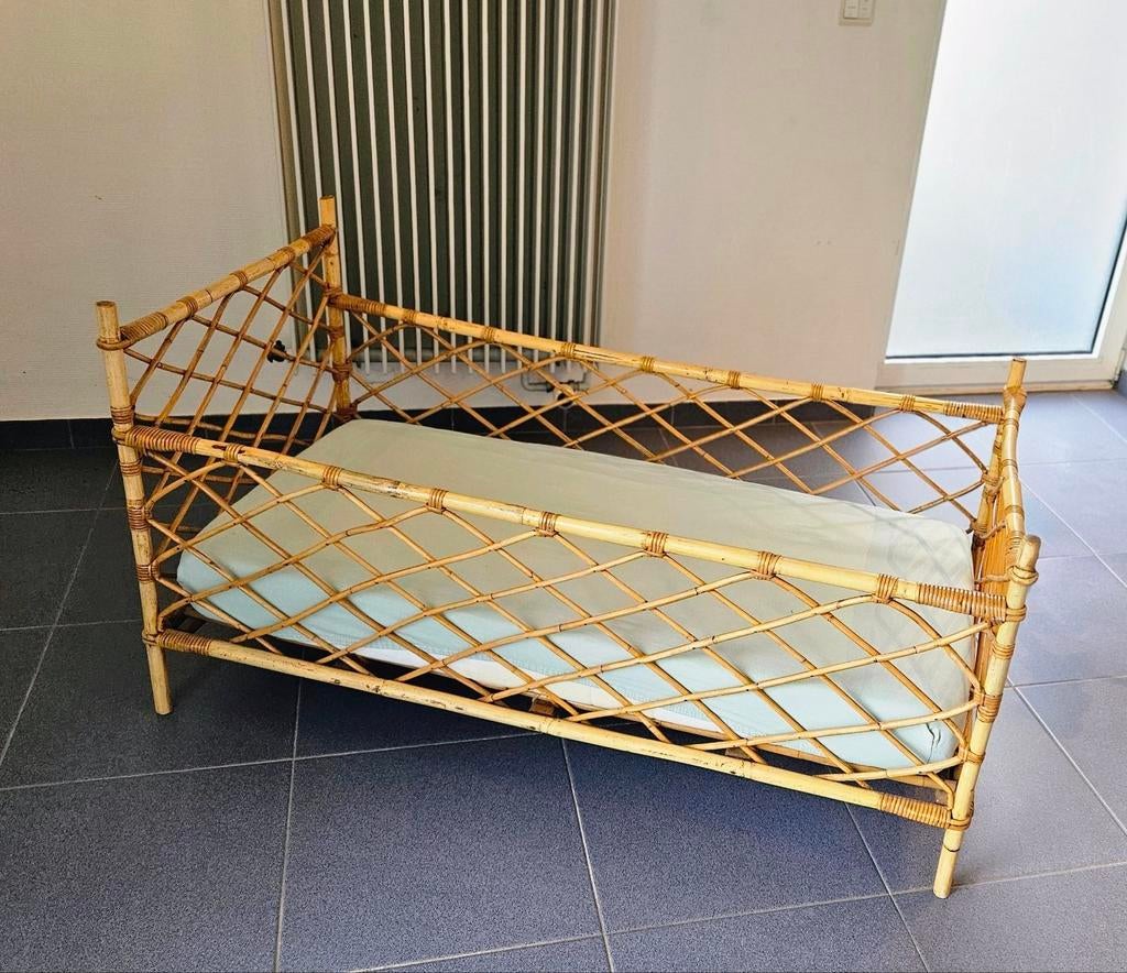 Lit pour tout-petit en rotin avec matelas, Moins de 70 cm, Comme neuf, Moins de 140 cm, Enlèvement