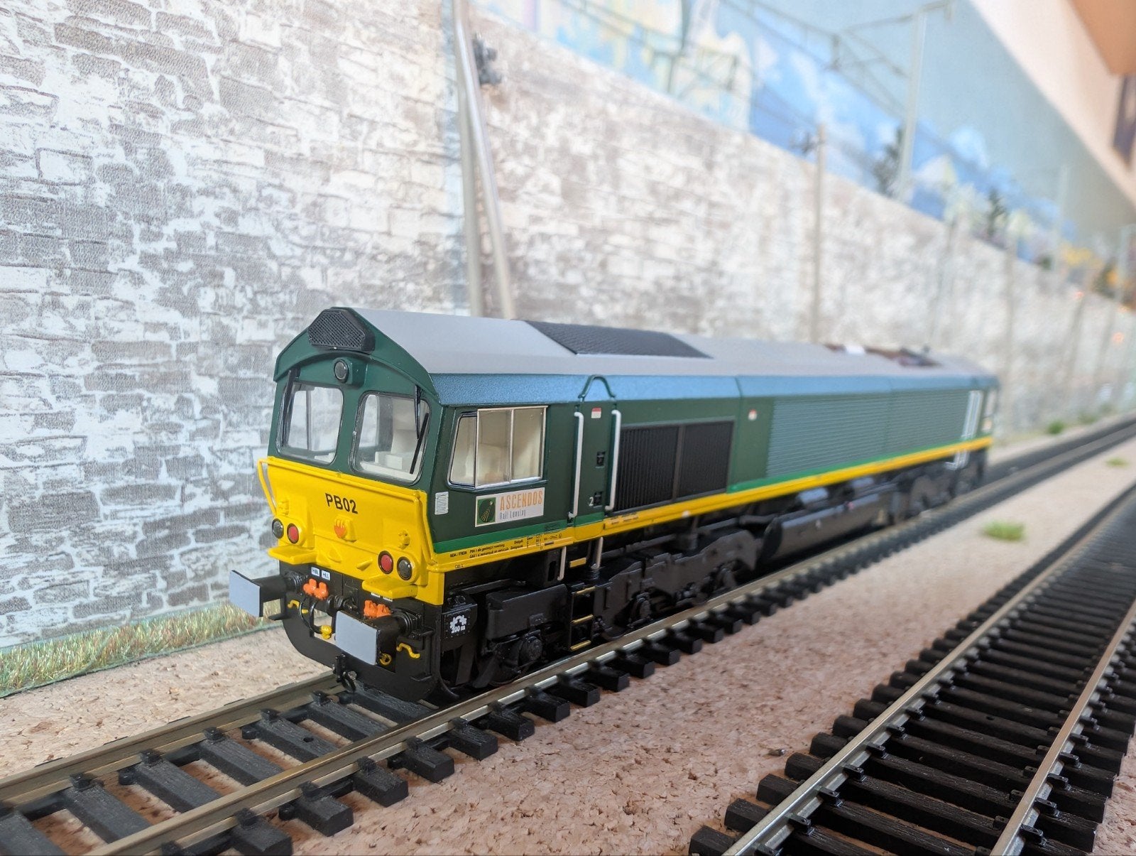Heljan Class 66 Ascendos PB02 | DC 2 Rail | Analoog | In OVP, Overige merken, Analoog, Ophalen of Verzenden, Zo goed als nieuw