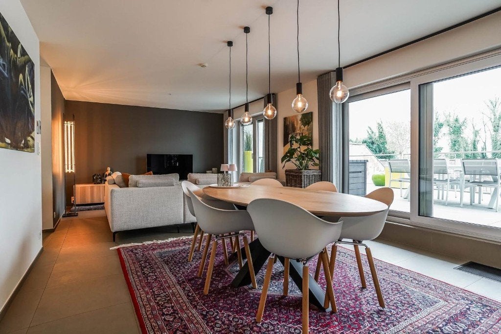 Ovale eettafel in eik met zwart metalen onderstel, Ophalen, 100 tot 150 cm, 200 cm of meer, Zo goed als nieuw