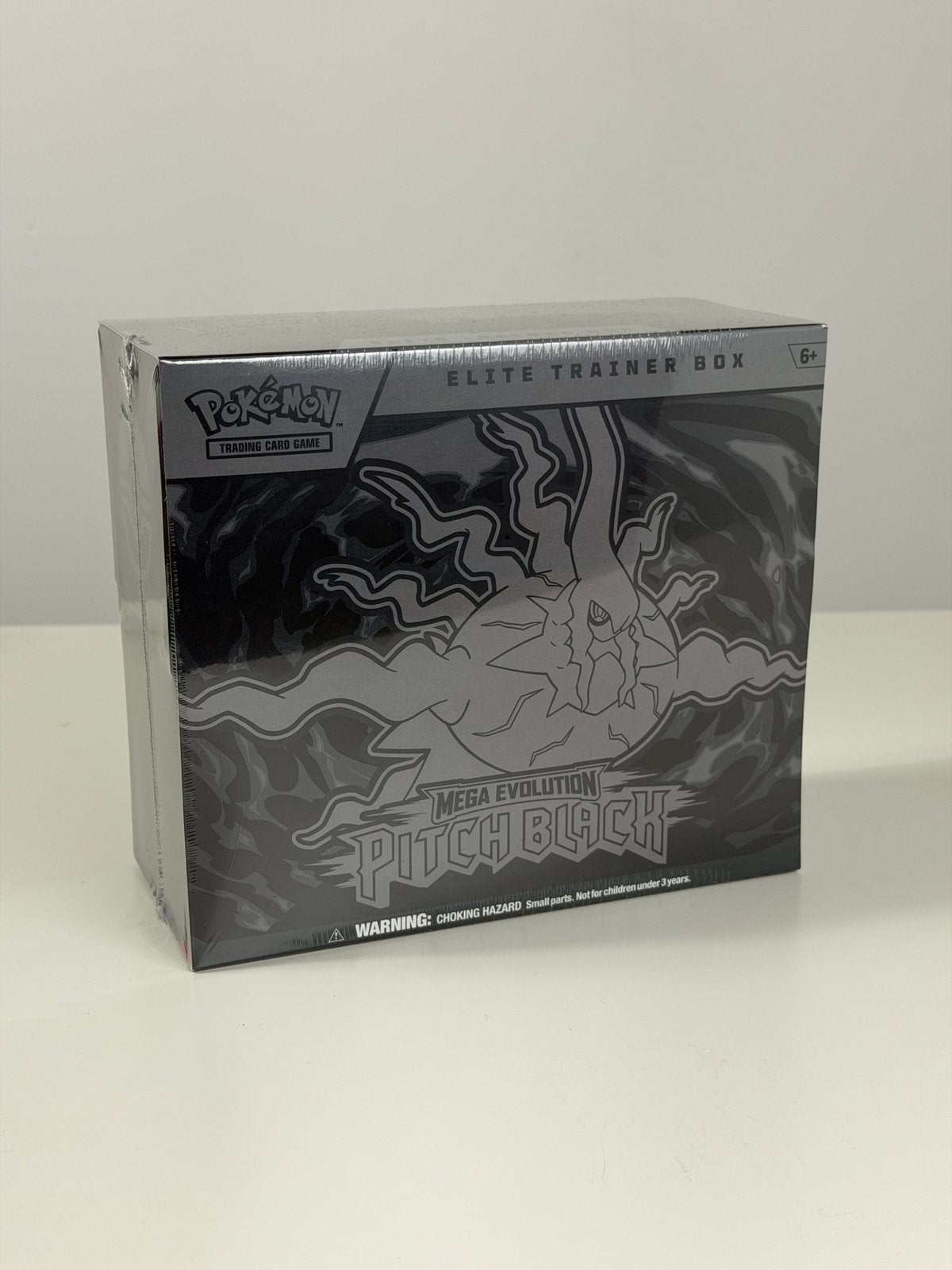 Pokémon Pitch Black ETB sealed, Ophalen of Verzenden, Nieuw, Speeldeck