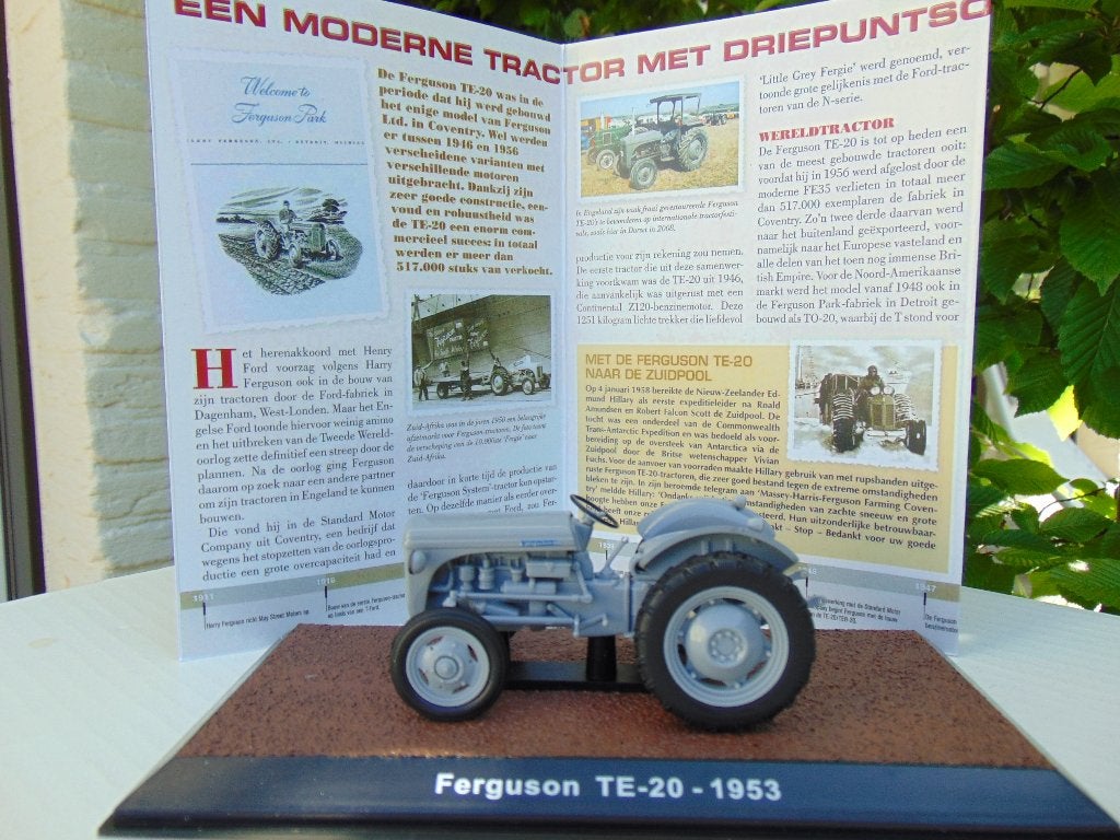 Model Tractor Ferguson TE20 - 1953 -1/32, Hobby en Vrije tijd, Modelauto's | 1:32, Ophalen of Verzenden, Zo goed als nieuw, Tractor of Landbouw
