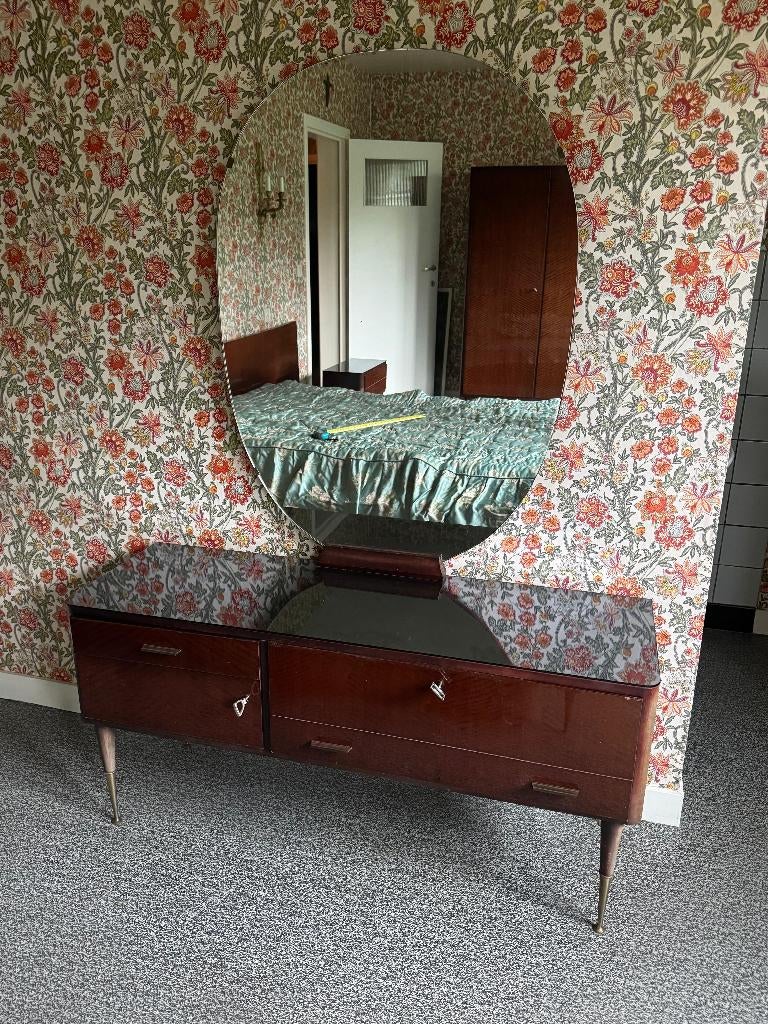 Vintage kaptafel met ovale spiegel, donker glas, poten brons, Huis en Inrichting, Ophalen, Glas