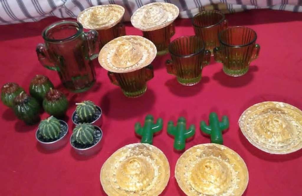 tequila glaasjes in de vorm van cactus met hoedje en decorat, Verzamelen, Glas en Drinkglazen, Ophalen of Verzenden