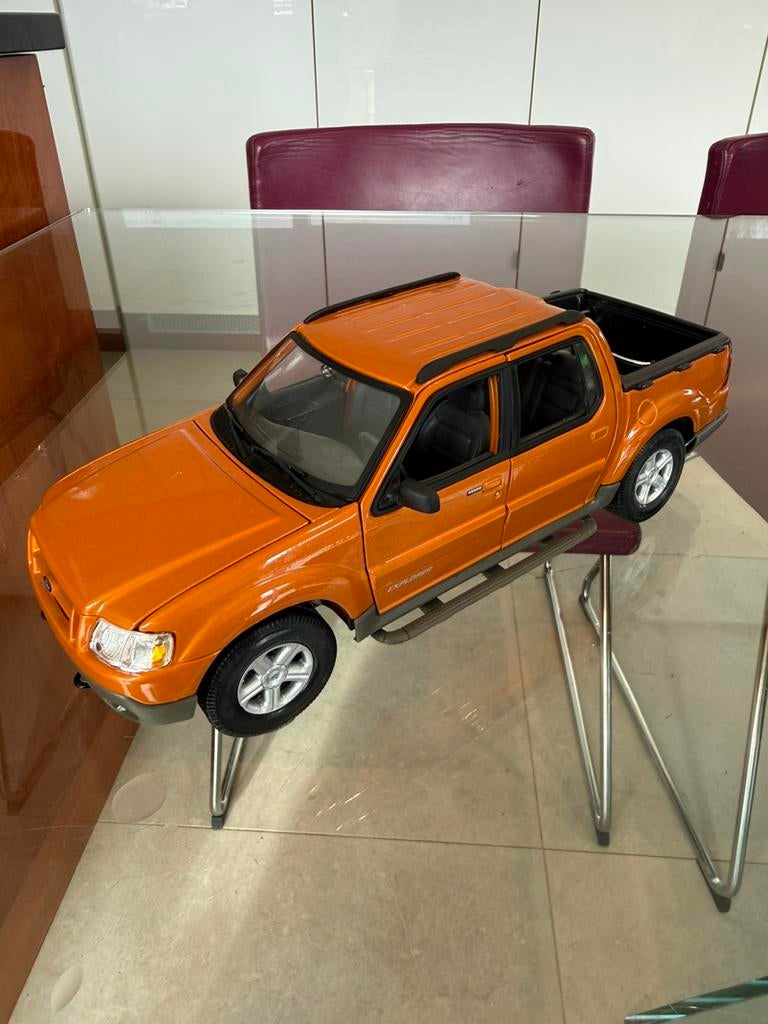 Ford Explorer Sport 1:18 zonder versnellingsbak, Ophalen of Verzenden, Zo goed als nieuw, Auto, Maisto