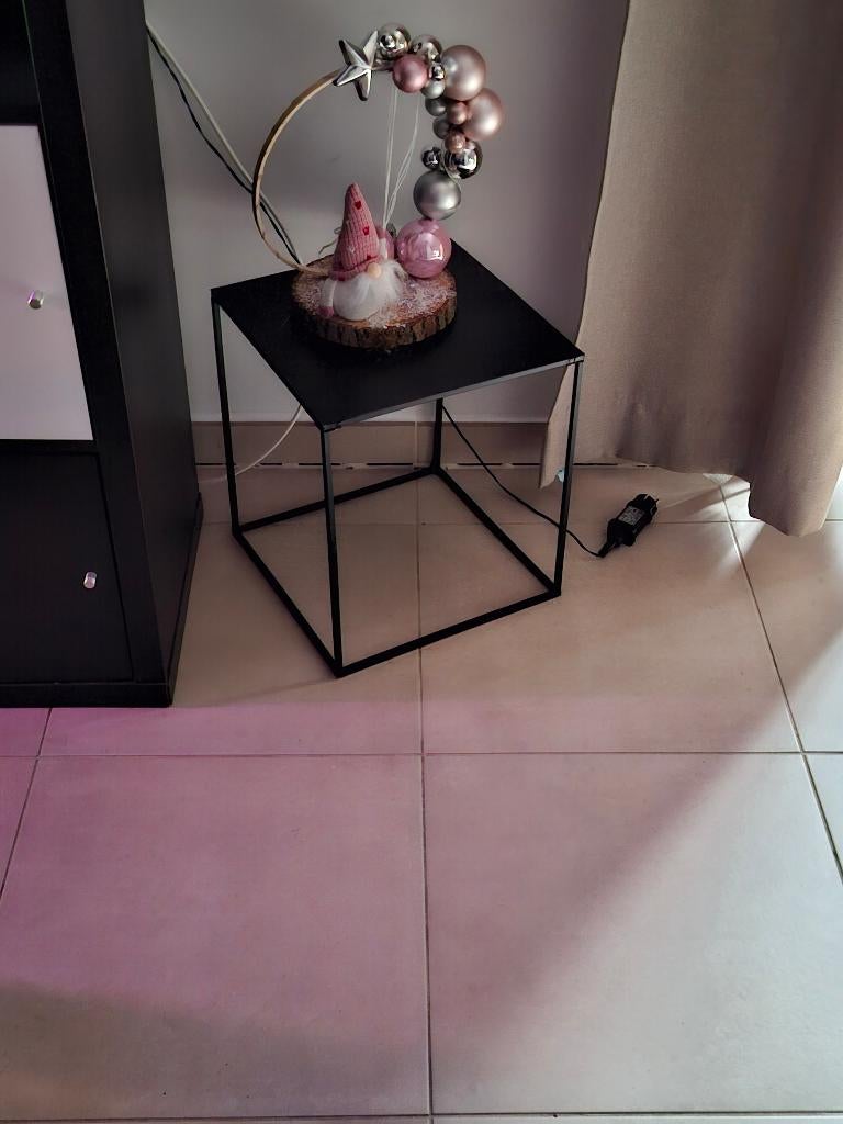 Table fer carrée noir 5€, Enlèvement, Utilisé, Carré, Métal ou Aluminium