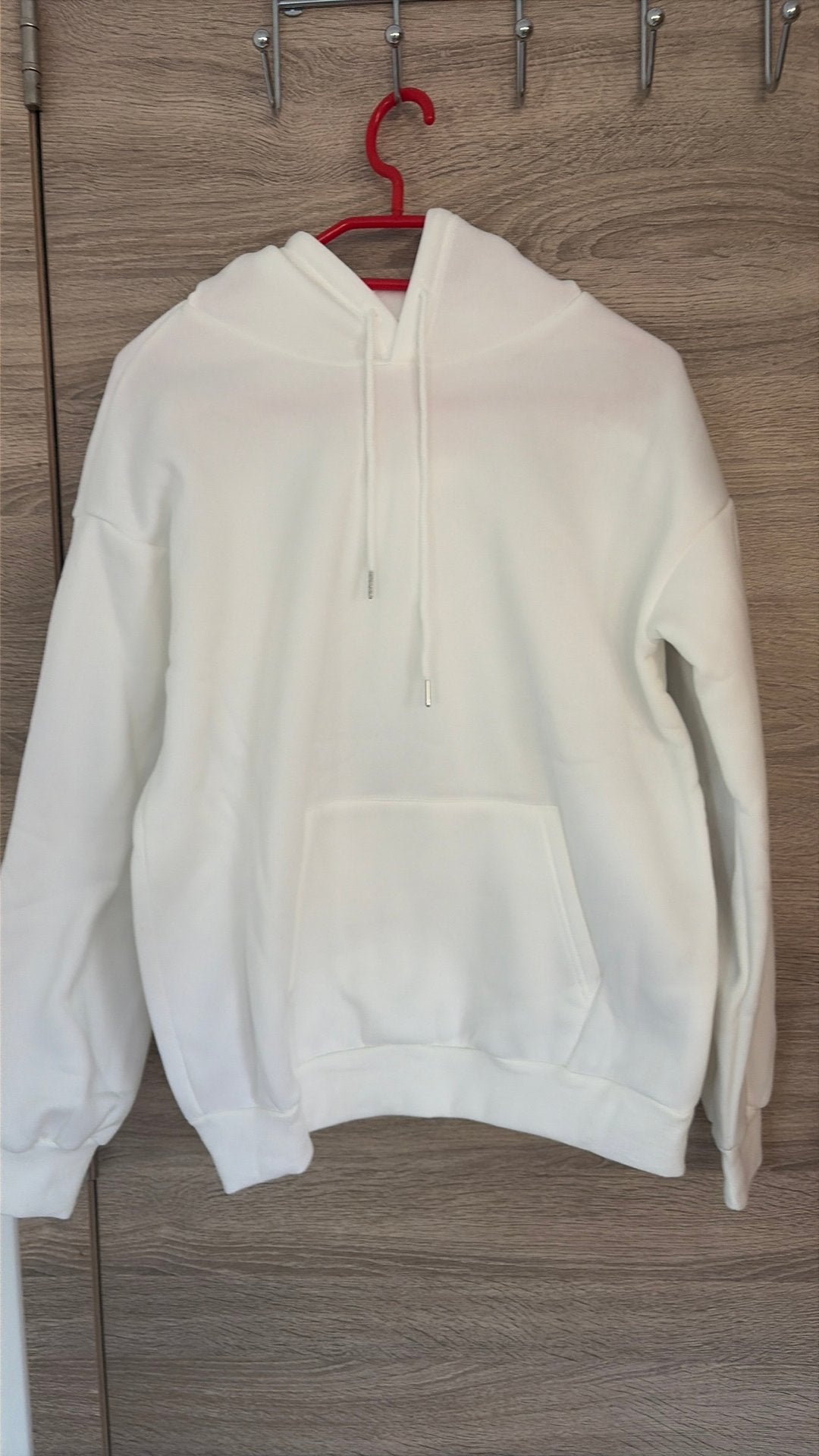 Sweat à capuche blanc, Enlèvement