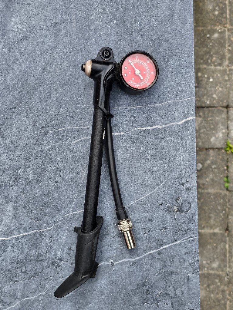 Rockshock pompe, Ophalen