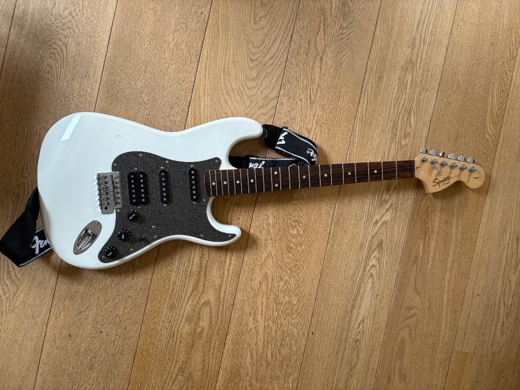 Squier Affinity Stratocaster HSS (Olympic White), Musique & Instruments, Enlèvement, Utilisé, Solid body, Autres marques