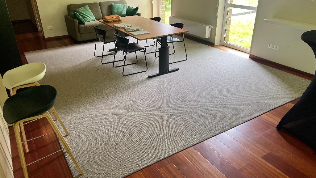 Groot Tapijt - grijs (Carpet Right), Huis en Inrichting, Stoffering | Vloerbedekking, Zo goed als nieuw, Tapijt, Grijs, Ophalen