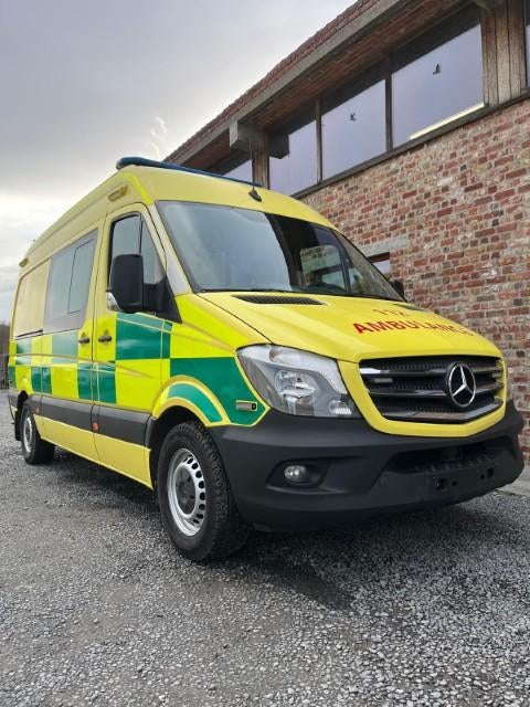 Mercedes-Benz 316 CDI Diesel L2H2 Ambulance (bj 2018), Auto's, Gebruikt, Mercedes-Benz, Bedrijf, 2143 cc