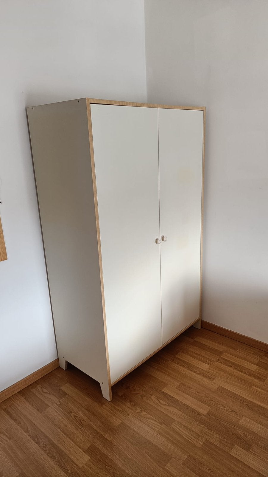 Kleerkast, Ophalen, Met deur(en), Gebruikt, 100 tot 150 cm