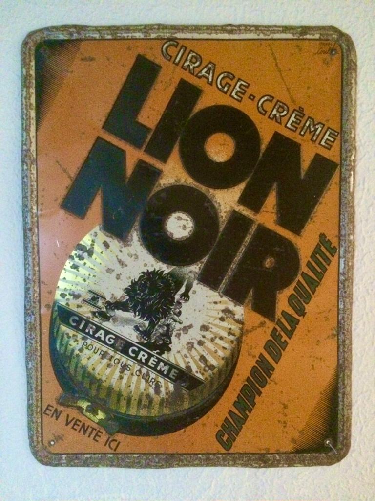 Panneau de pub. en étain pour cirage à chaussures Lion Noir, Enlèvement ou Envoi, Utilisé, Panneau publicitaire
