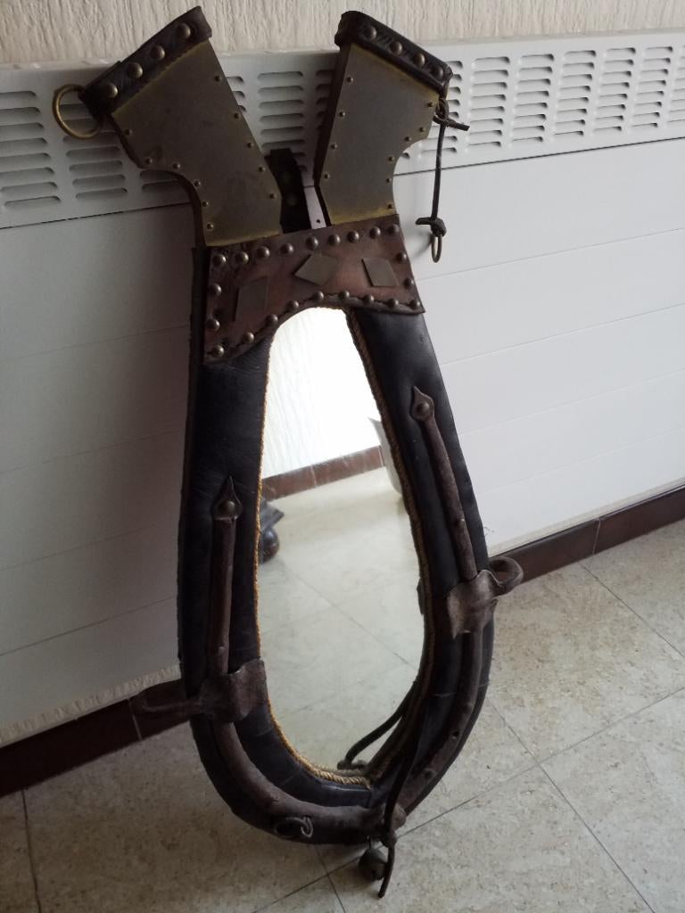 Ancien harnais de cheval décoratif, Enlèvement