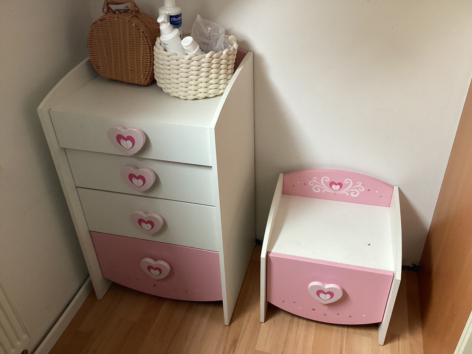 Commode 4 tiroir et table de nuit, Enlèvement, Comme neuf, Fille